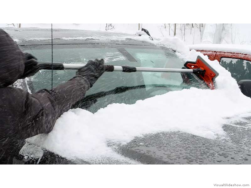 Garant's Telescopic Scratch-Free Snow Brush