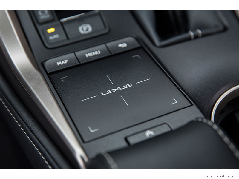 Lexus NX 300 - damn trackpad!